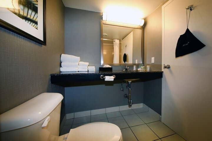 Room 25 of 120