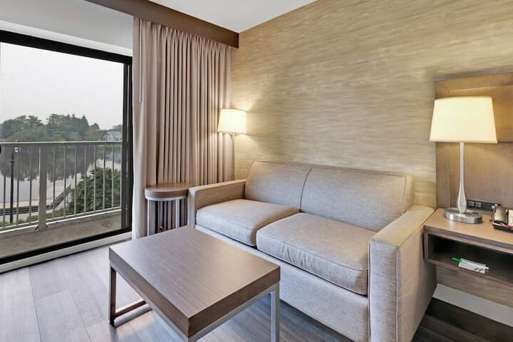 Room 22 of 120