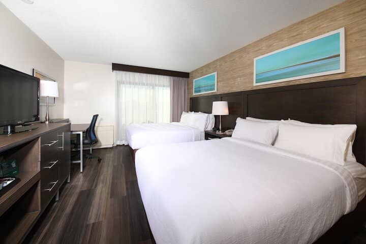 Room 4 of 120