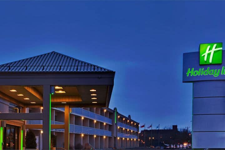 Hotel 100 of 120