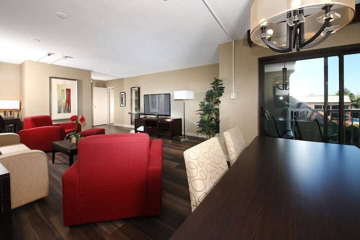 Room 10 of 120