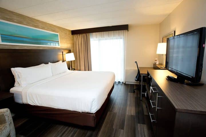 Room 18 of 120