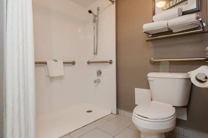 Room 12 of 120