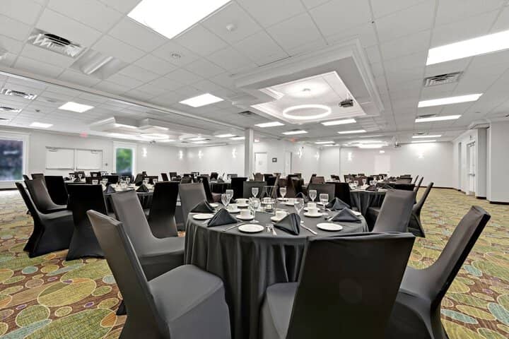Ballroom/Hall 73 of 120